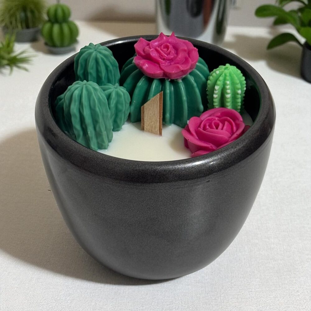 Bougie parfumée Bois de Santal dans un pot noir par Douce Flamme