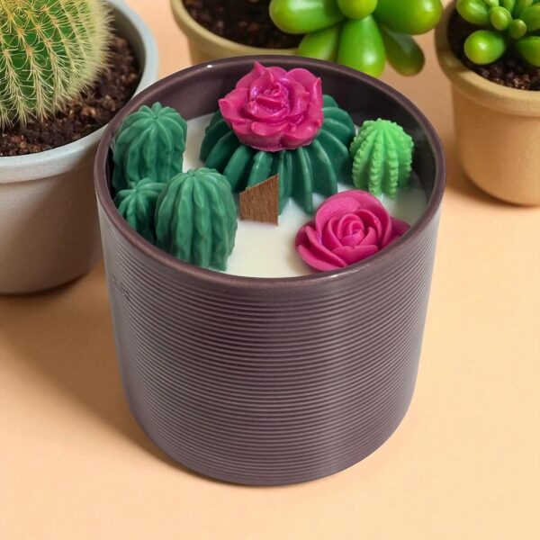 Bougie parfumée Bois de Santal dans un pot prune par Douce Flamme