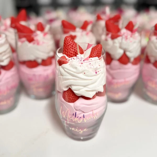 bougie-gourmande-milkshake-fraise-douce-flamme